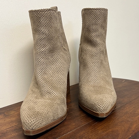 Boots, suede indigo rd. Size 8M. Tread great, no stains or bad spots. Pull on. - Picture 3 of 10